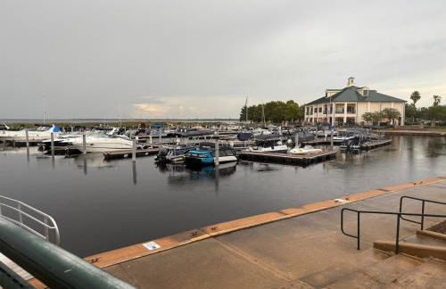 Family retreat with lake views and near Disney - Foto 54