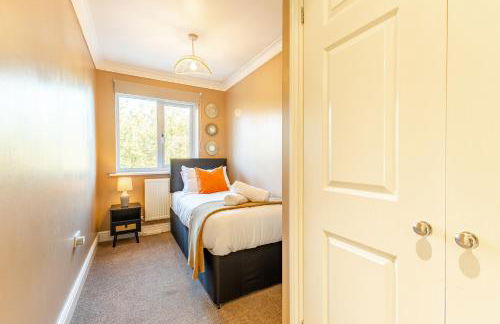 5 Bed House Heathrow Egham Virginia Water Sleeps 7 or Up To 8 If Sharing Beds, Mid To Long Term Bookings Welcome - Foto 10