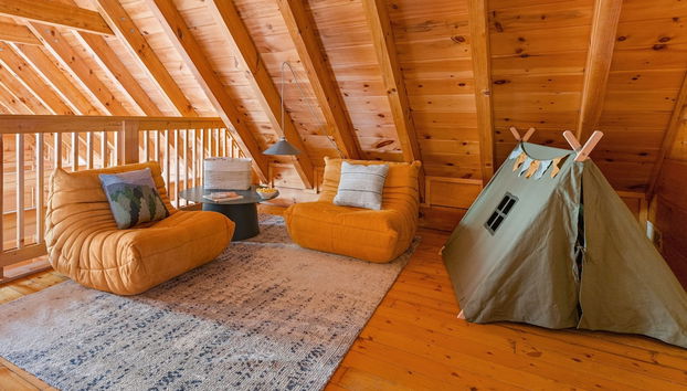 Yesteryear Hot Tub 360 Deck and Game Room Redesigned Cabin Easy Access - Foto 2, Habitación