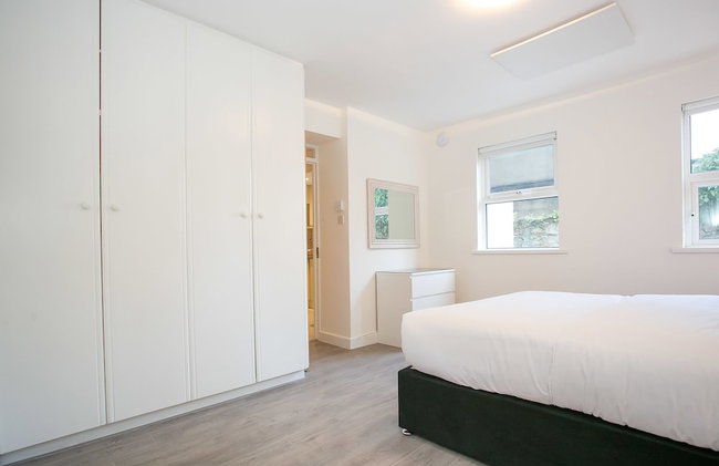 Grand Canal District Apartments - Photo 4