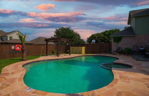 Amazing Modern Spacious Home with Pool - Foto 1