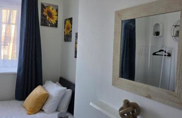 Spacious - Free Parking - Sleeps 6 - M20-FolkestoneCentralStation - Foto 53