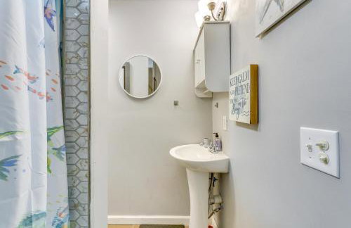 Beachy Home in Heart of Beaufort with Pool Access - Foto 14