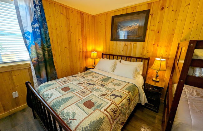 Yellowstone's Treasure Cabins - Photo 13