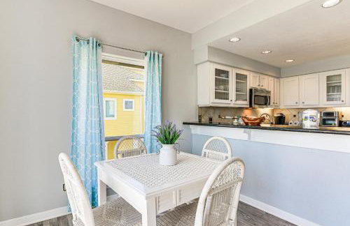 Walk to Beach Home with 2 Decks in Galveston! - Foto 11