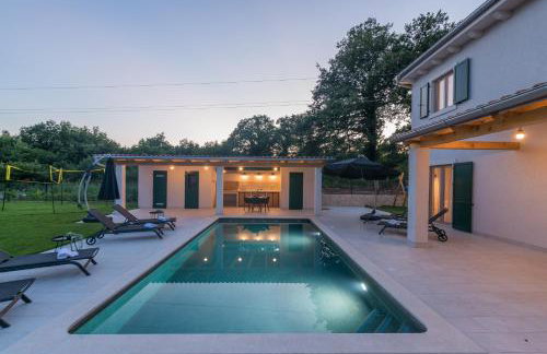 Villa Macan with Private Pool, Sauna & Garden - Photo 38