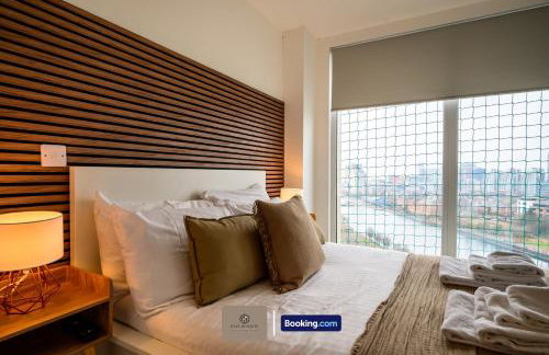 2BR Flat By Paul & Malin Properties Short Lets & Serviced Accommodation Salford - Foto 32