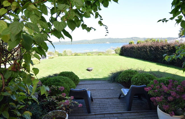 House With Private Beach by the Lake, Whirlpool - Foto 24