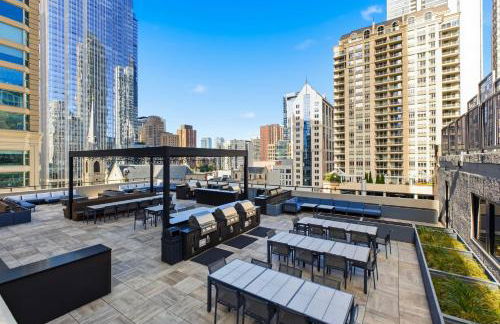 2bd River North Million Dollar Views! Parking Incl condo - Foto 3