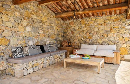 Villa La Genestière - Familienoase und Golfertraum mit Infinity-Pool und 180-Grad-Panoramablick bis zum Meer - Foto 59