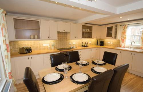 Salters Cottage - E5045 - Photo 1