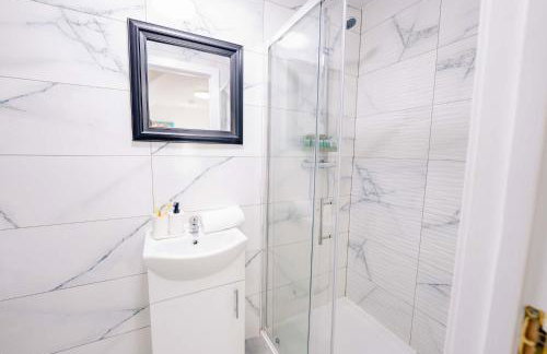 Relaxing Studio Escape - Hot Tub - Photo 14