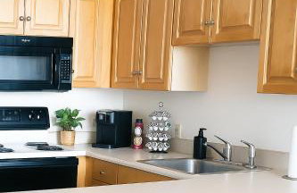 Spacious Loft with Fireplace - near CSU, Playhouse, Progressive field, R&R Hall of Fame with Gym & Sauna and Sleeps 12 - Foto 17