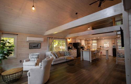 Gables End Escape Lakefront Dock Kayaks - Photo 3