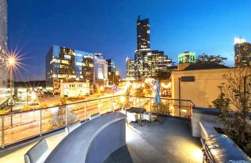 Skyline Luxe Penthouse, Top Floor, Balcony, Pool, Amazing View - Foto 48