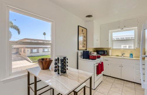 Walk to Beach - KING Apt In #1 Area - AB - Photo 7