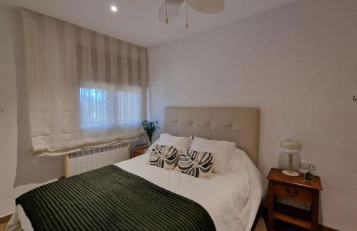 casa y piscina en un parque natural - Photo 18