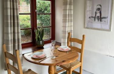 Peaceful Open-Plan Cottage With A View - Photo 8