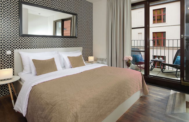 4 Arts Apartments by Adrez Living - Photo 21