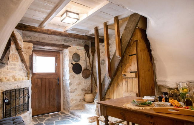 Dandy Villas Tower House Built in 17th Century Pool - Photo 36