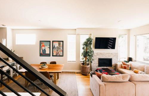 Modern Comfort w Mountain Views - Pet-Friendly - Foto 19