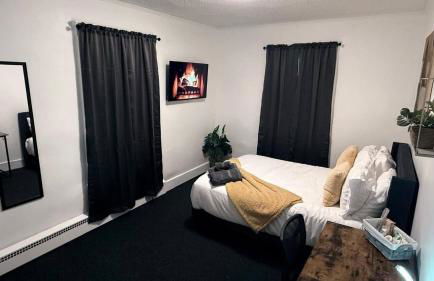 Nona - Private Room 2 with Parking, Desk & Fast WiFi near Yale, Quinnipiac, SCSU & Hospitals - Photo 1