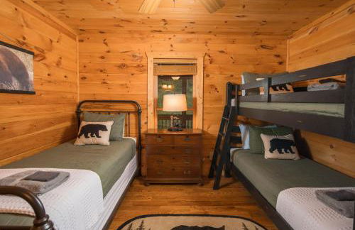 Cabin with amazing long-range mountain views, hot tub, fire pit, EV connection - Foto 36