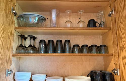 Pet Friendly Fully Furnished 1-Bedroom Oasis - Foto 10