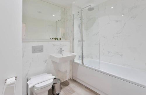 Stunning 2 Bed Apartment in Central Birmingham - Photo 4