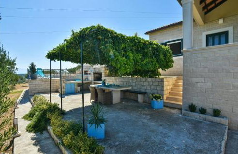 Pet Friendly Home In Postira With Wifi - Photo 13