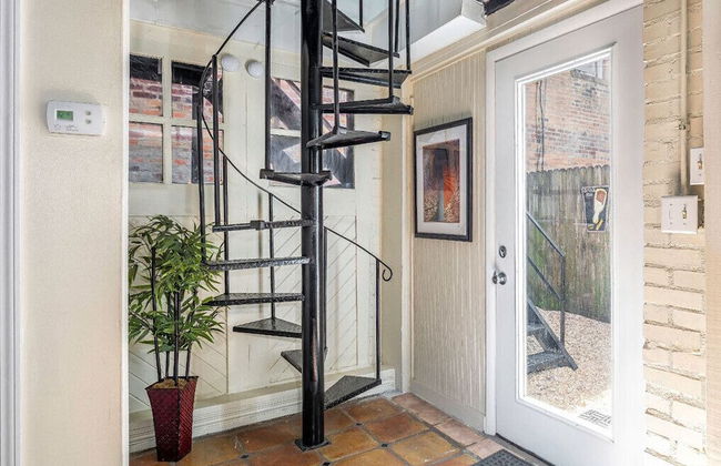 Southern Belle Carriage House - Photo 16