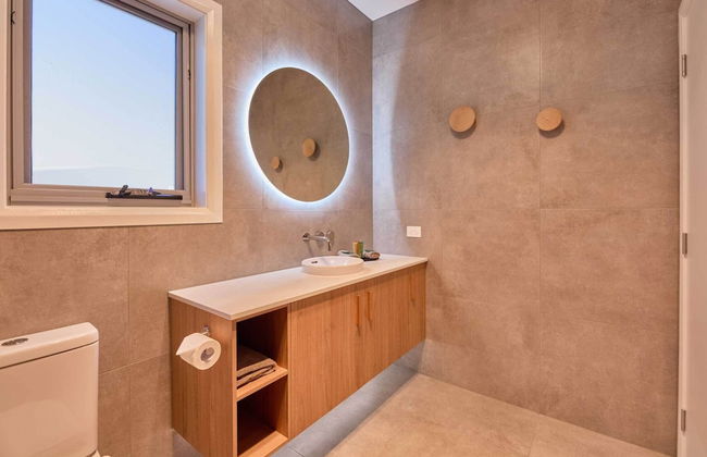 Luxury Elevated Three Bedroom Villa - Photo 19