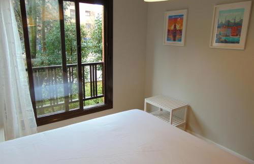 Airport Madrid Plenilunio Suites blue - Photo 9