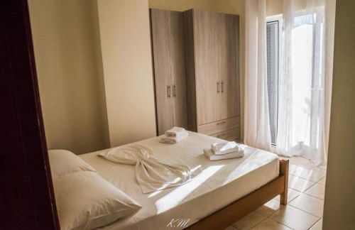 Flisvos Rooms - Photo 2