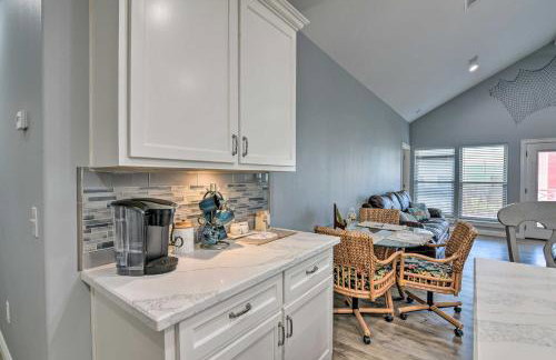 Ocean View and Wraparound Deck Crystal Beach Home! - Foto 8