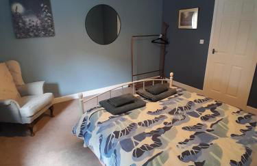 Entire house with gated parking - Photo 16