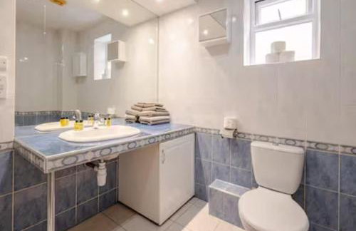 Spacious 2BDR Apartment, WIFI+ Great TV - Foto 24