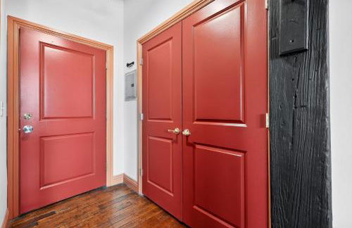 Beautiful 'Rose Themed' Loft Near Downtown Detroit apts - Foto 27