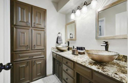 Highland Village - 4BR w Backyard Pool Oasis - Foto 27