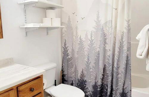 Charming Chalet Close to GNP, Downtown & Game Room! - Foto 73