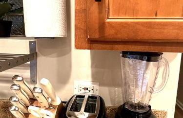 The Banksy-Free Parking -4 bedroom w King bed- Firepit Rooftop near United Center - Foto 40