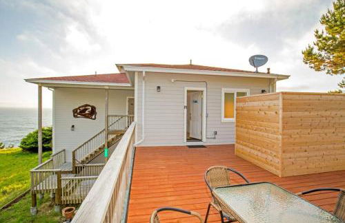 Cozy Oceanview! by OceanviewHotTubs Oceanfront! Shelter Cove, CA Tesla EV station - Foto 12