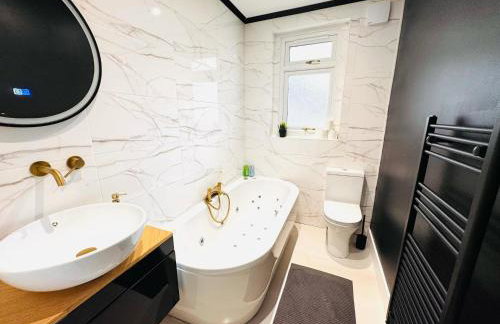 Spotless 2BR Flat with Parking, Garden, Wifi, Netflix, Sleeps 6 - Foto 25