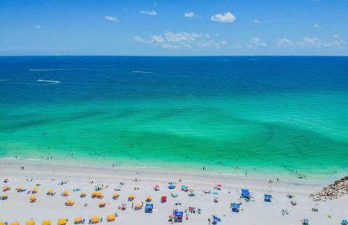 Gorgeous Beach view balcony with heated pool - Foto 20