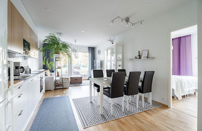 Modern 2BR Apt with Sauna & Free Parking - Foto 4