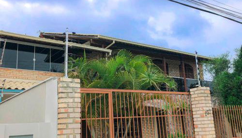 Casa espaçosa com sala de jogos interna e externa - Foto 3