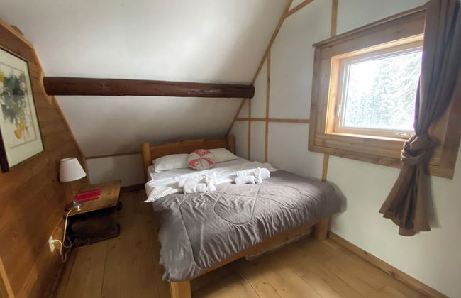 Rustic Beaverfoot Lodge Basic Cabin - Photo 10