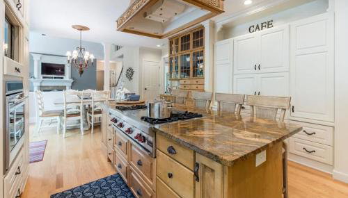 Immerse in Luxury Grand 5BR Lakefront Haven Views - Foto 3