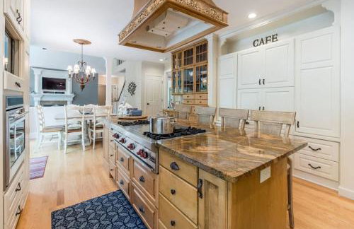 Immerse in Luxury Grand 5BR Lakefront Haven Views - Foto 3