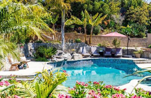 Resort style back yard heated pool and spa - Foto 61